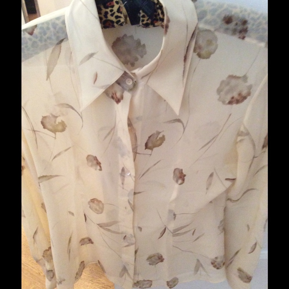 Women’s Cream Floral Button-Up Blouse